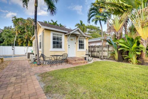 Harbordale House | Shared Pool & Backyard: Small & Cozy Guest House