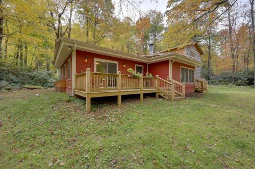 Newland House | Ski & Hike! Creekside Cabin 7 Mi to Linville Falls