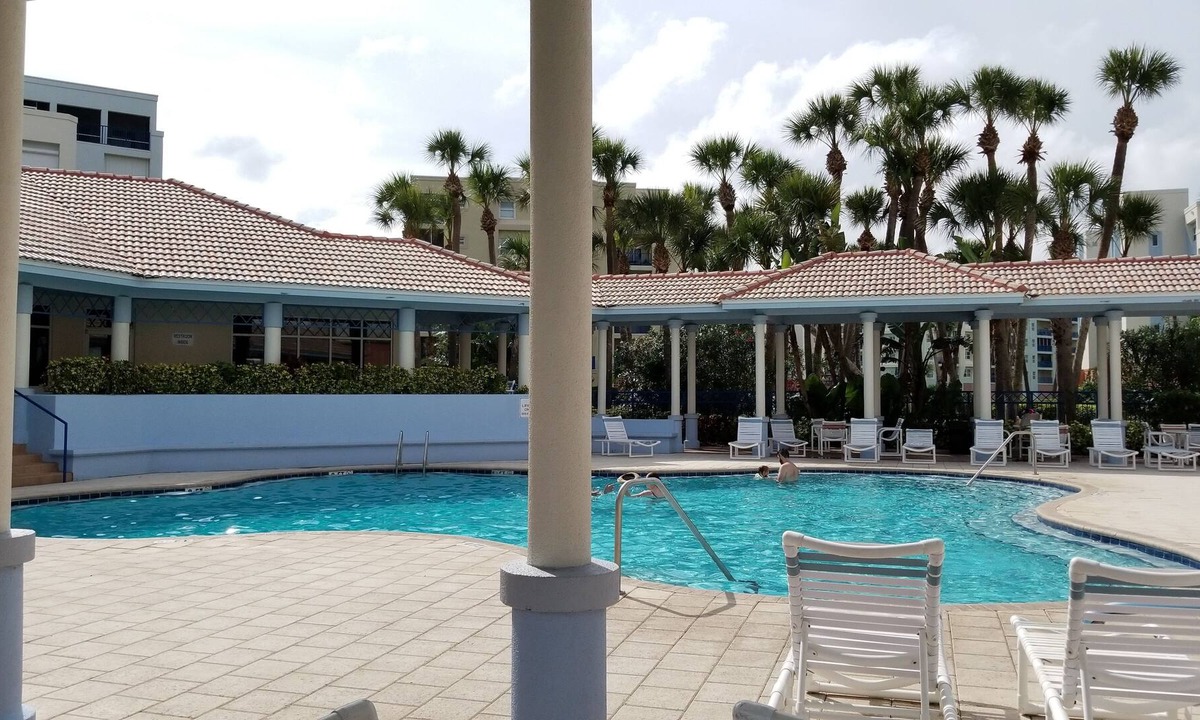 New Smyrna Beach Condo | 🐬 🐬SKIP THE CROWDS , HIT THE BEACH🏖 Walk to POOL, BEACH, amenities Plus