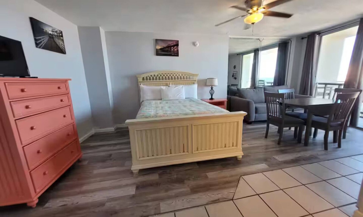 Bostwick Park Condo | Skyline & Shore Duo ~ Adjoining Condos ~ Pool Open