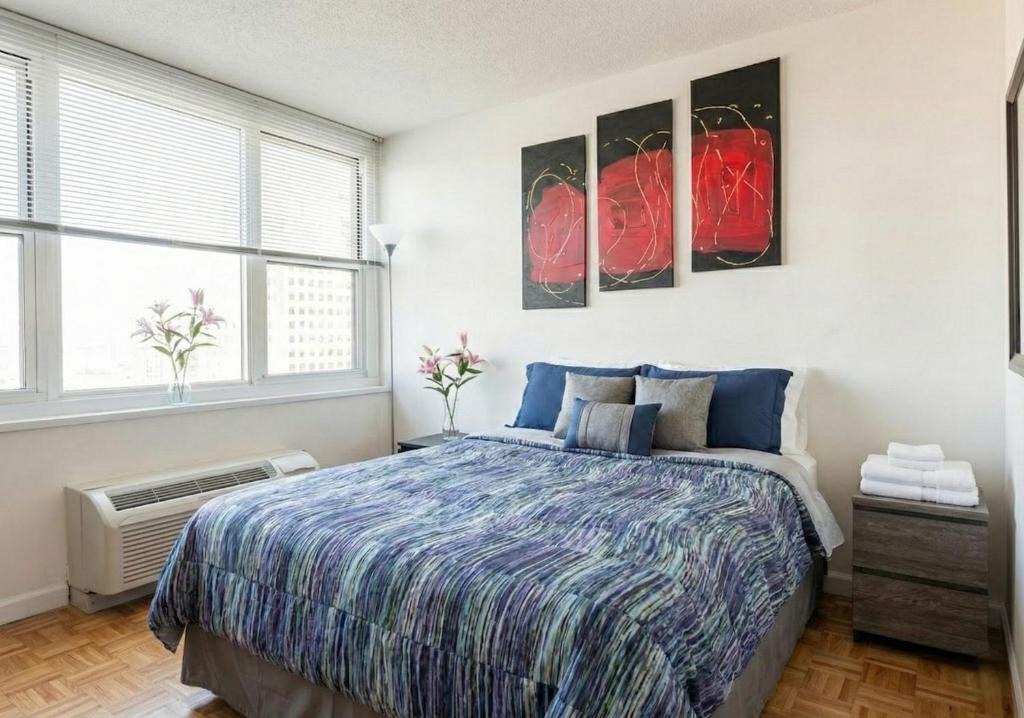 Stone Street Historic District Apartment | Skyline with Hudson Views Modern Battery Park Stay