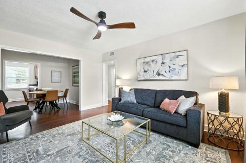 San Marco Apartment | Sleek 2 BR Condo - 2 block from San Marco