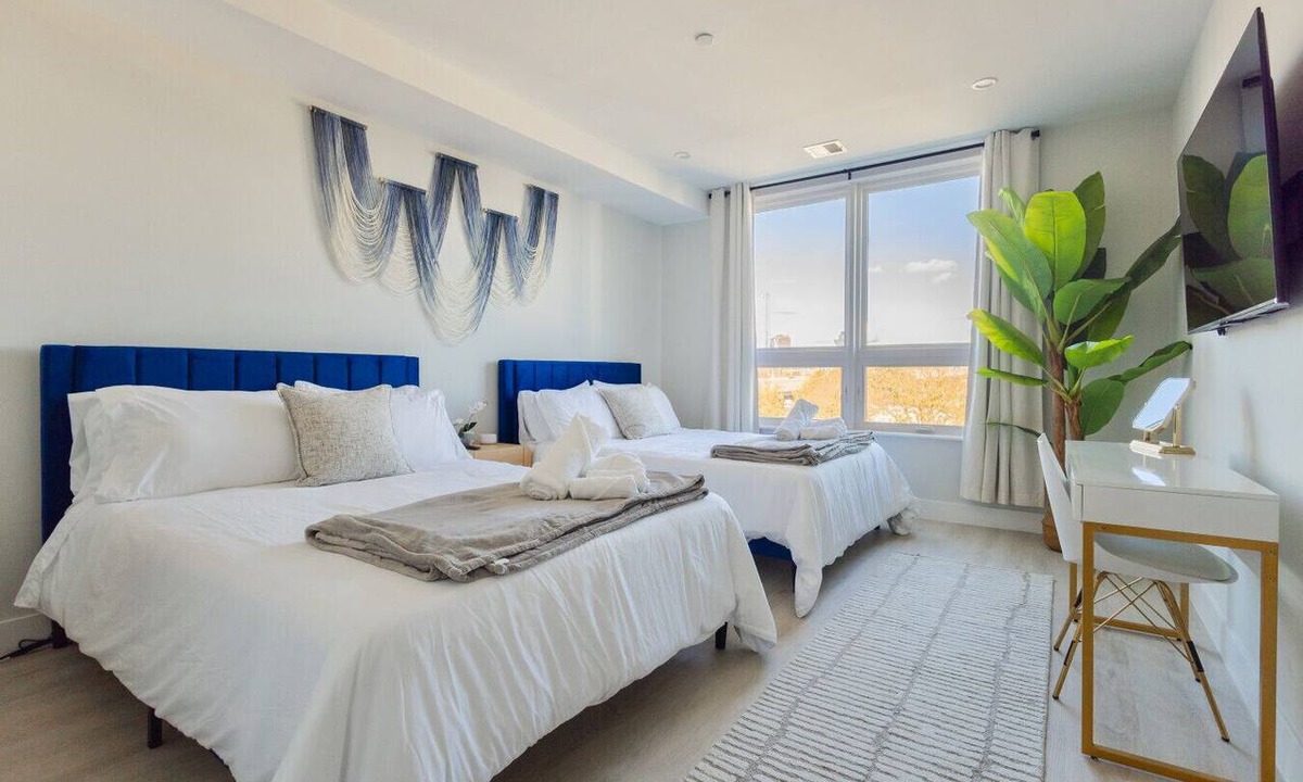 Downtown Jersey City Apartment | Sleek 3BR Loft | Modern Design | Gym & Near Transit