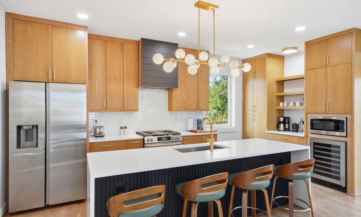Sans Souci House | Sleeps 10 Beautiful New Modern Home by Swamp Rabbit Trail