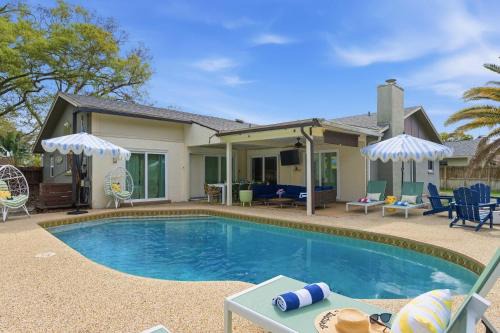 Clearwater House | Sleeps 16 Heated Pool Villa Just 8Mi from Clearwater Beach