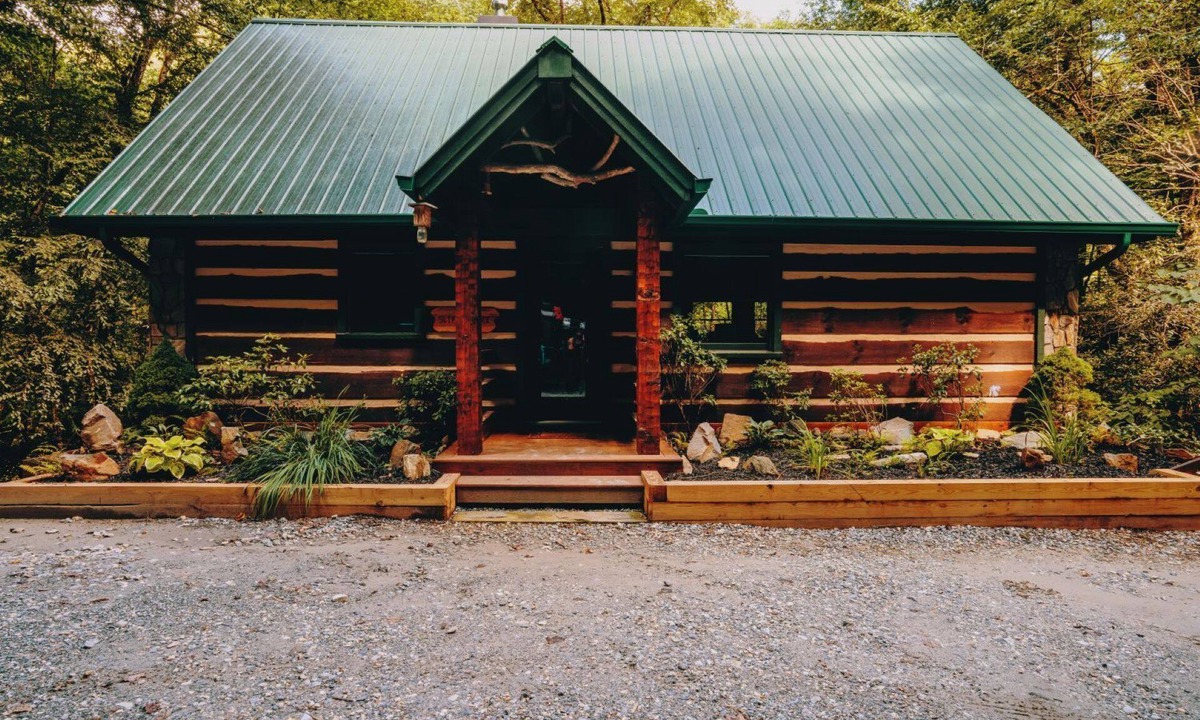 Topton Cabin | Slippery Rock-Pet Friendly, Luxury Log Cabin Rental on Creek, Outdoor TV over Fireplace, Hot Tub-Western NC