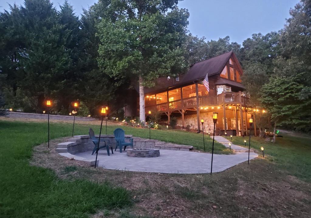 Murphy House | Smoky Mountain Cabin - HOT TUB - Fire Pit