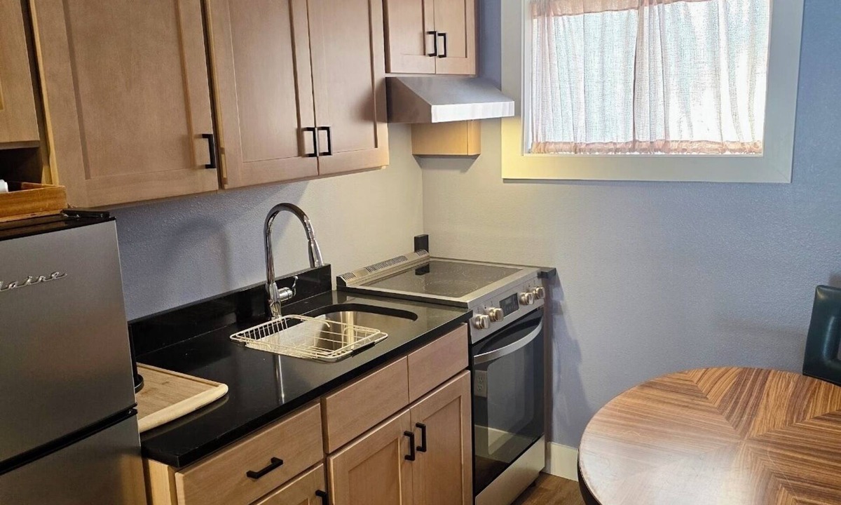 Howey-in-the-Hills Apartment | Soothing 1-bedroom waterfront studio with AC in charming Howey-in-the-Hills