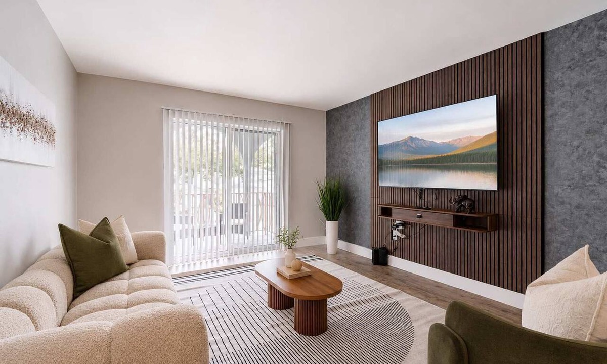 Beach Park Apartment | South Tampa Oasis | Pool, Gym & King Suites