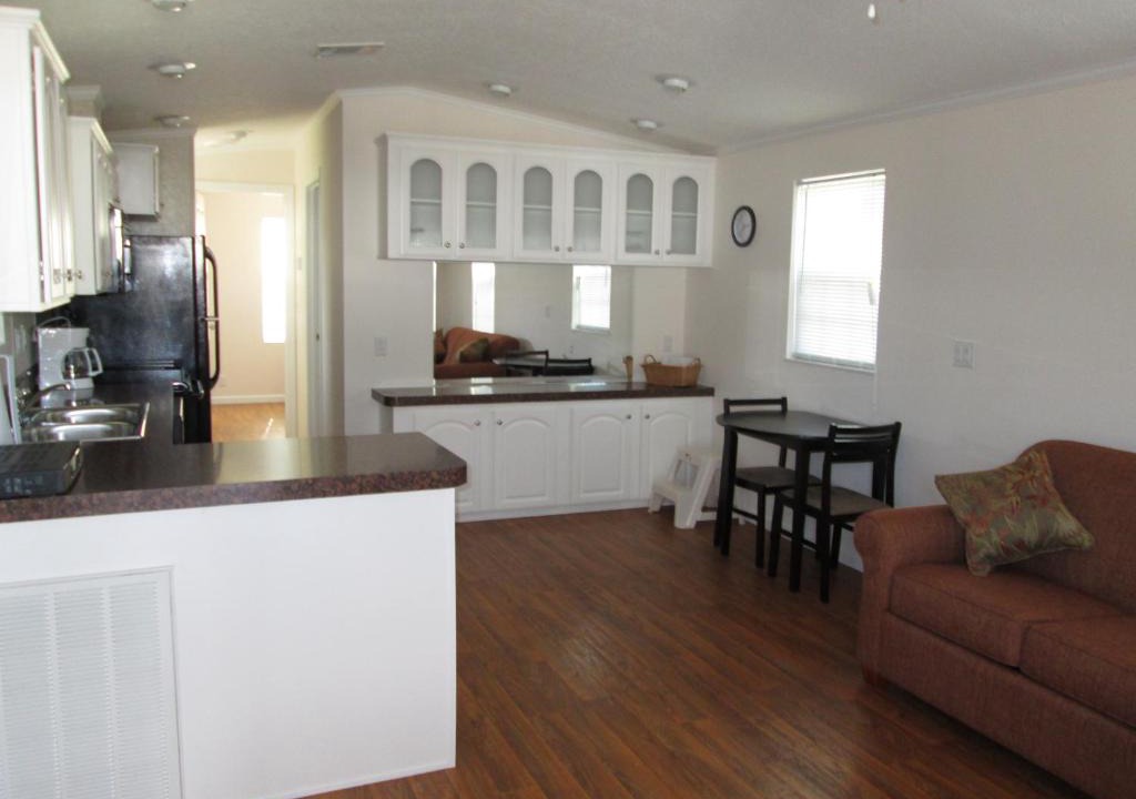 Eustis Resort | Southern Palms Park Model 9