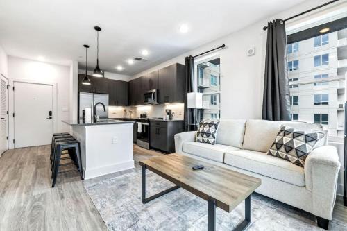 Channel District Apartment | Spacious 2BD Apartment | Close to DT w/Parking!