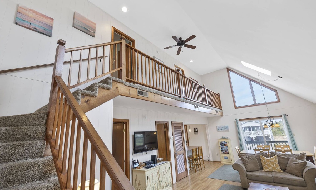 Kill Devil Hills Cottage | Spacious 3 bedroom cottage- 4 minute walk to the beach!