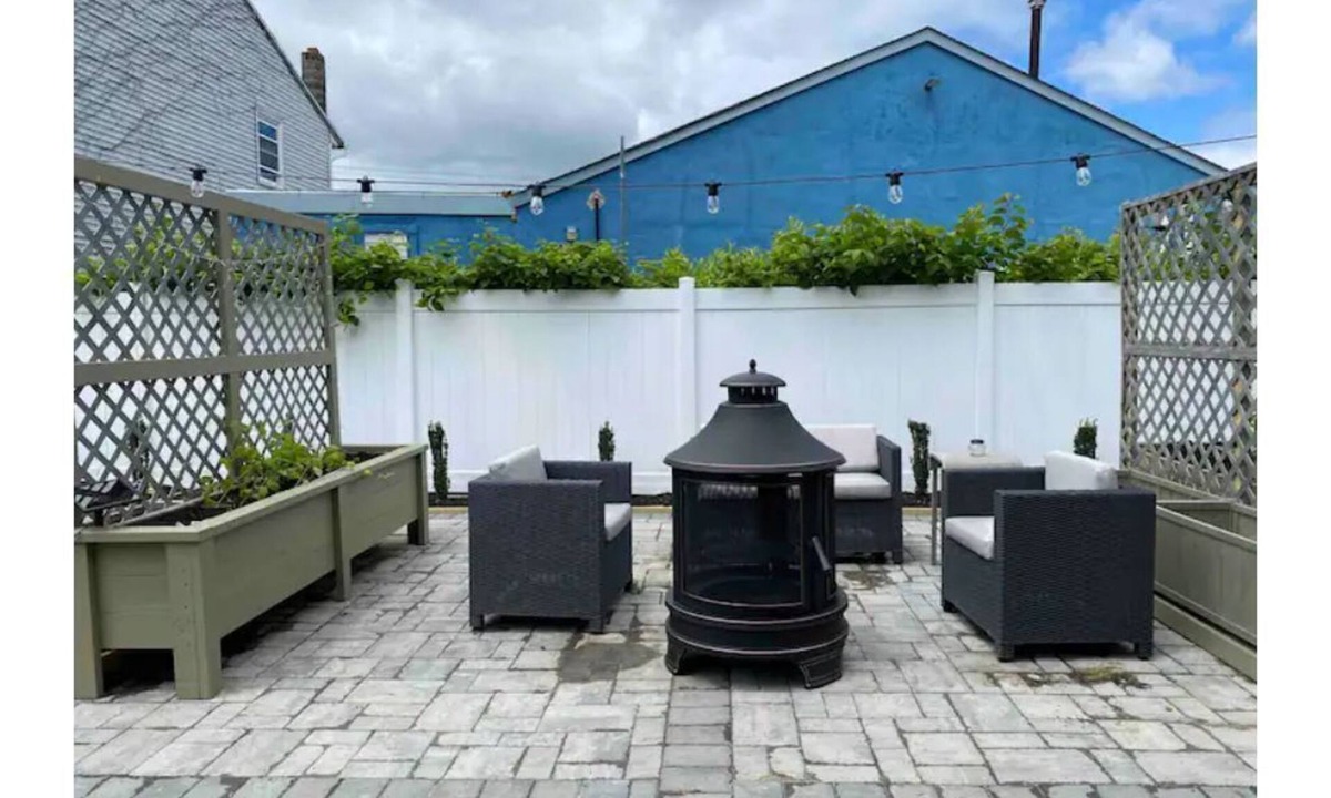 Long Branch House | Spacious 3bd 2bth Apt 2 blocks to beach! Large Yard