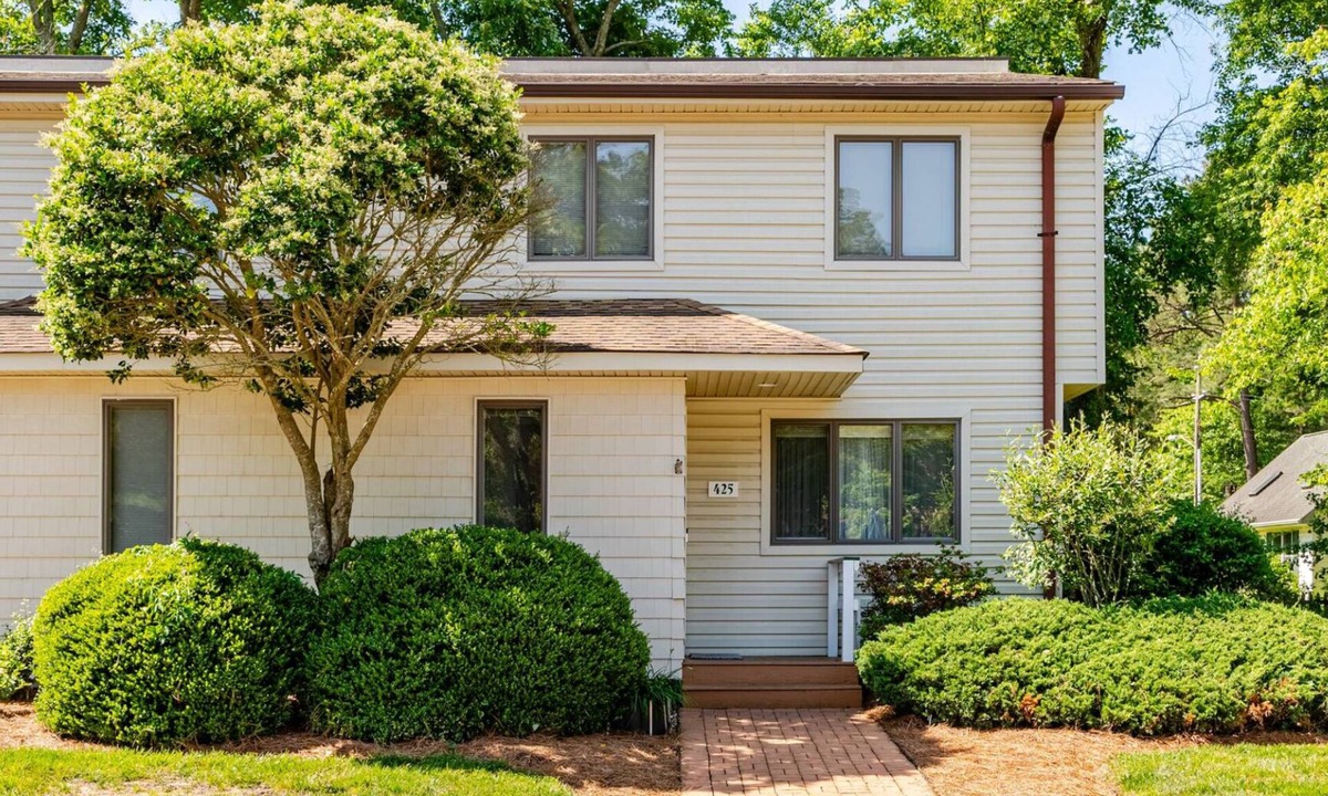 Bethany Beach House | Spacious 3BR End Unit Townhome with Pool, 3 Blocks to Beach