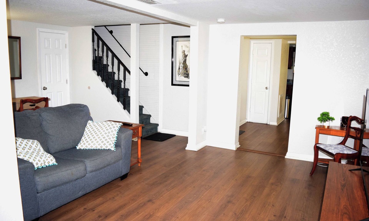 Dixieland House | Spacious 4-bedroom house in charming Lakeland with AC, WiFi, washer and dryer