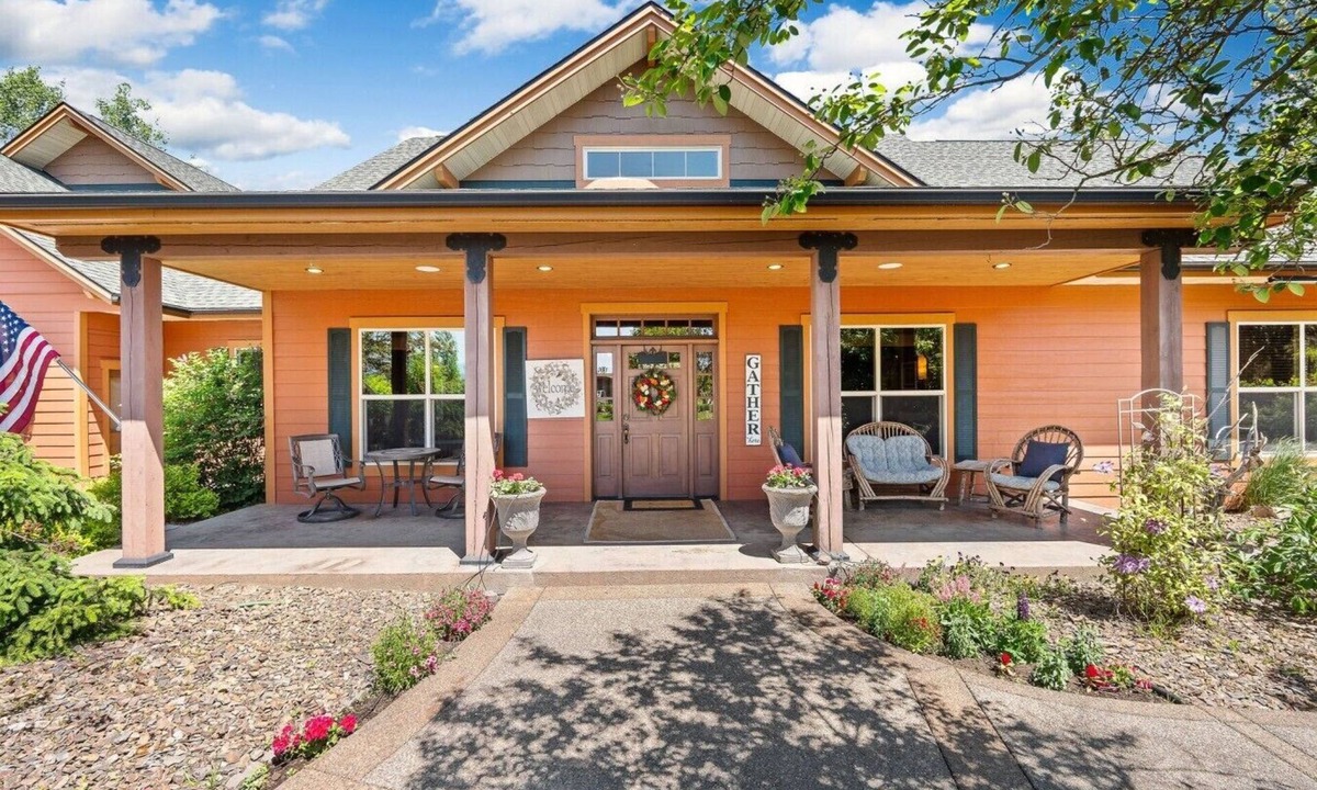 Bigfork House | Spacious Bigfork Home w/Theater, Hot Tub & Games