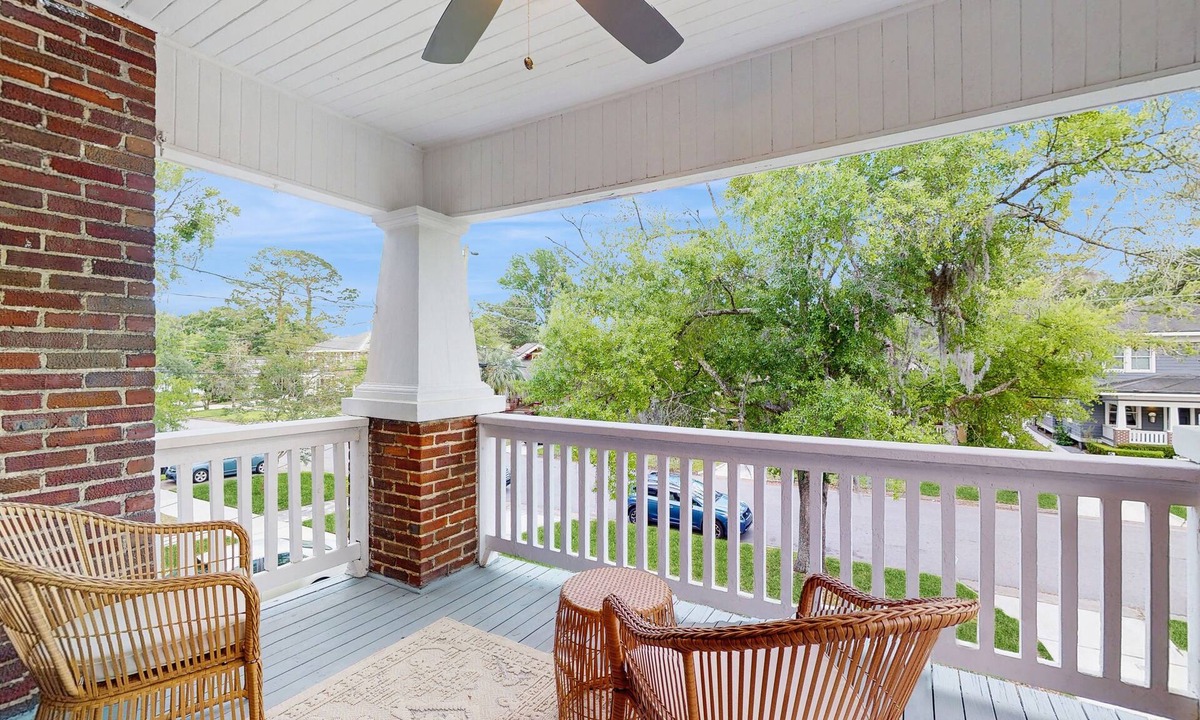 Riverside House | Spacious duplex with private balcony, washer & dryer, and WiFI