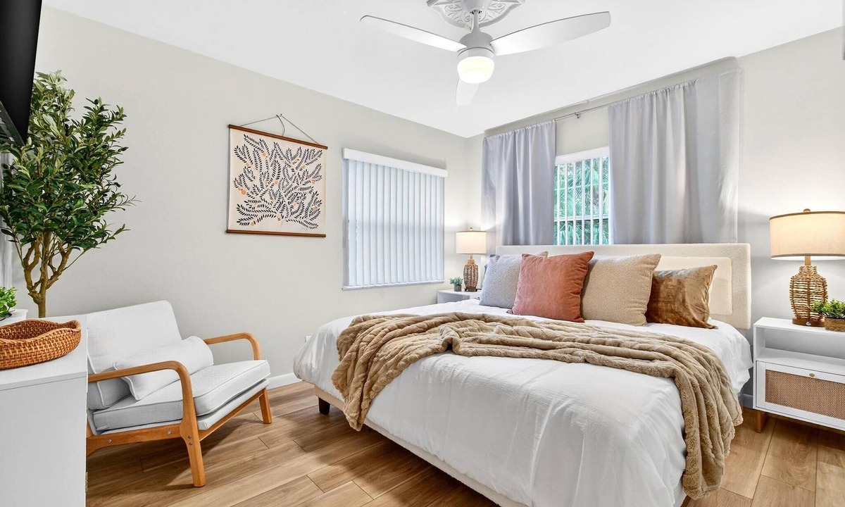 South Pinellas Community Council Apartment | Spacious Fun Retreat Near the Beach/Jacuzzi