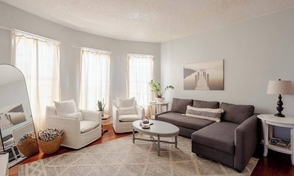 Hyde Park Apartment | Spacious Hyde Park Apartment
