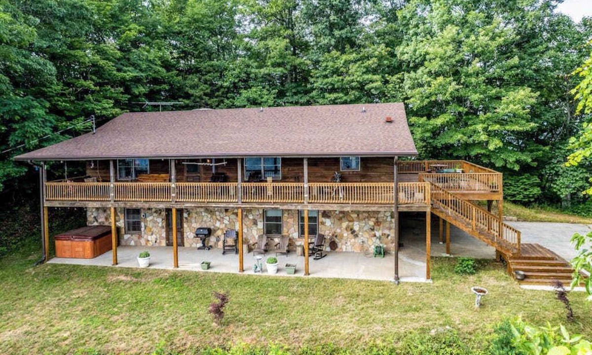 Franklin House | Spacious mountain getaway with game room, hot tub, fireplace & washer/dryer