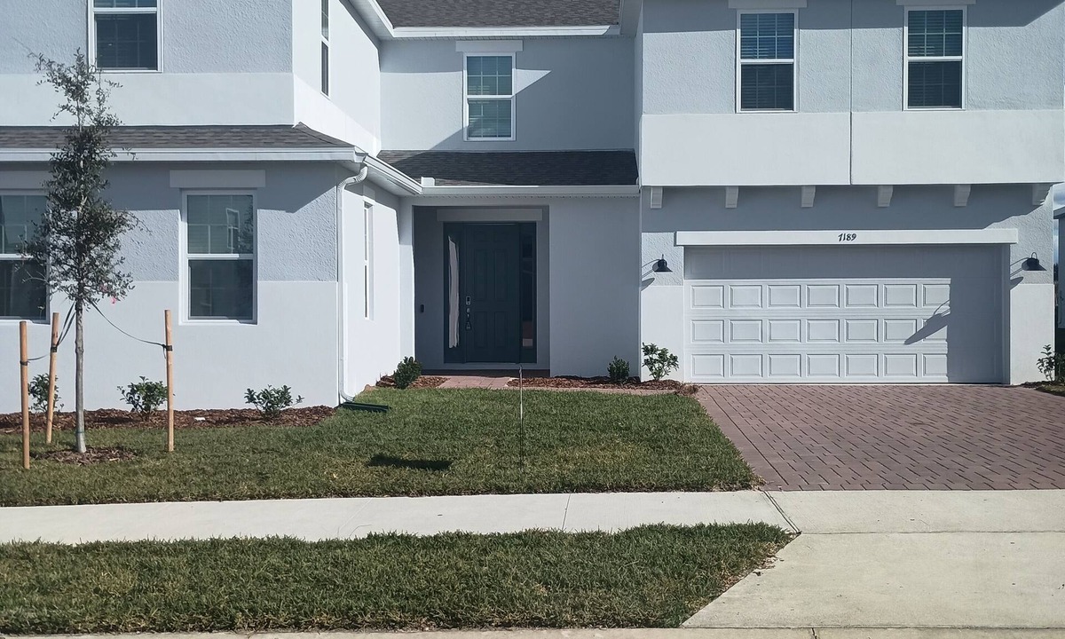 Groveland House | Spacious New 7-bedroom house in beautiful Groveland with AC , gym, pool and park