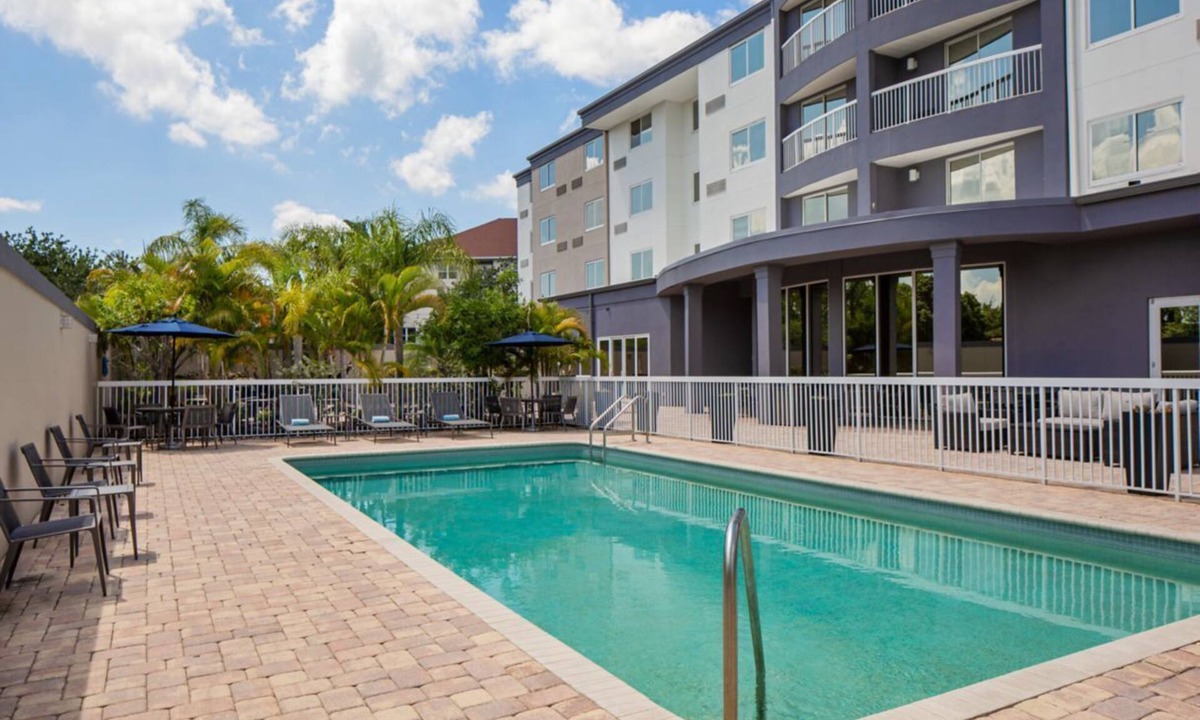 Oldsmar Hotel | Spacious Stay Near Tampa Bay! Outdoor Pool, Free Parking
