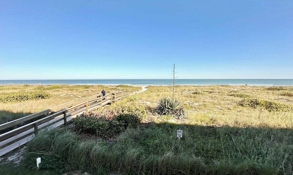 Cocoa Isles Apartment | Spanish main #5 Oceanfront View