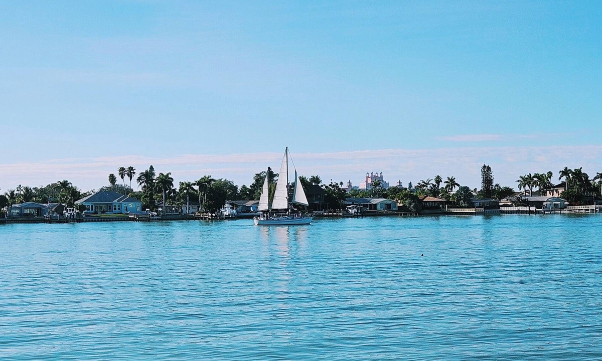 Isla del Sol Condo | Spectacular sunsets direct WATERFRONT Isla Del Sol near St. Pete Beach. 3BR, 2BA