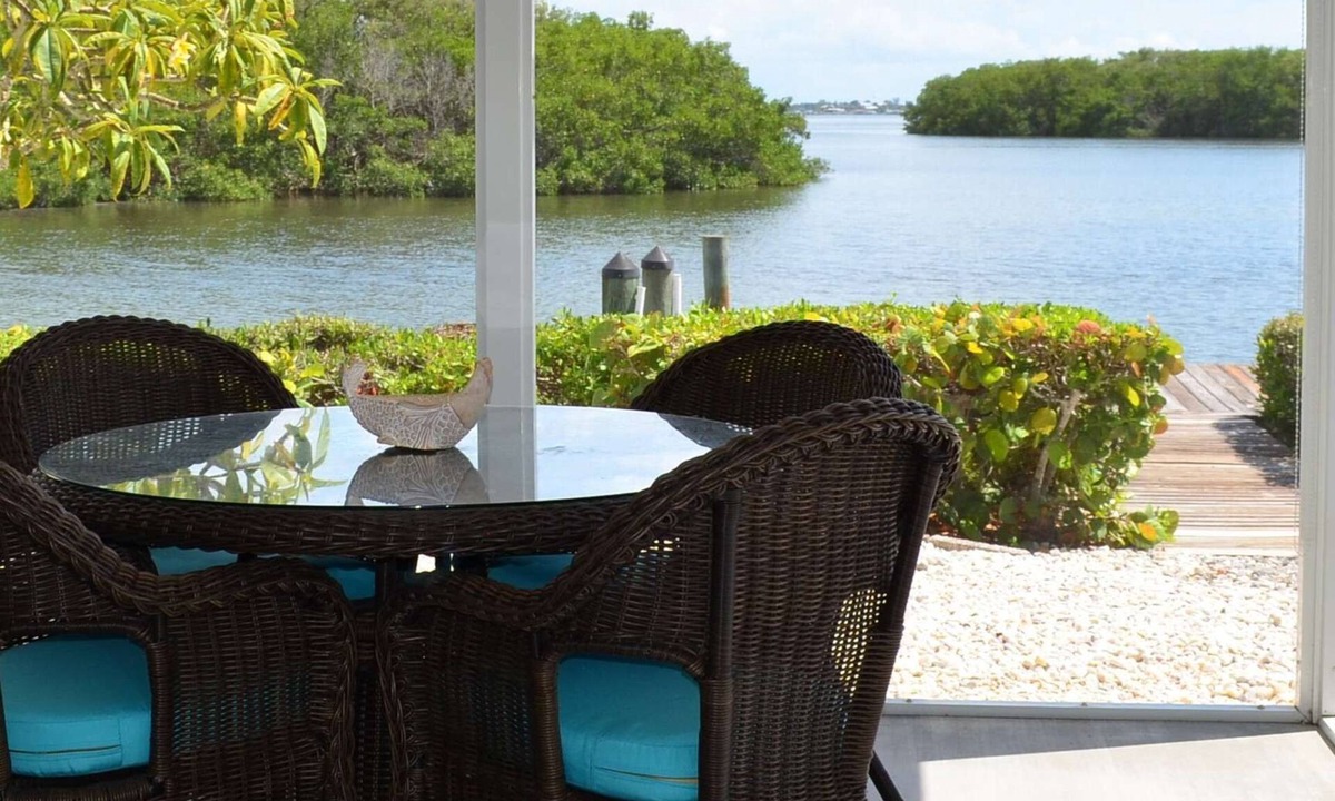 Whitney Beach Cottage | Spoonbill Lagoon with Fantastic Water Views of Palma Sola Bay!