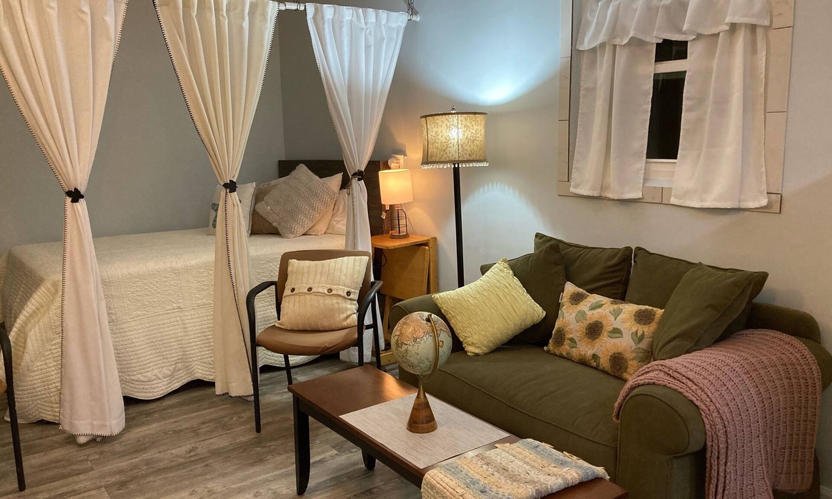 Jungle Terrace Apartment | St. Petersburg - Centrally Located: The Sun & Sand are Waiting for You