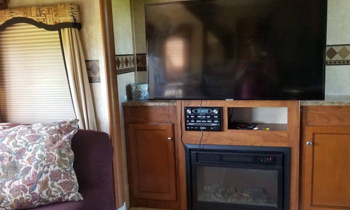 Fellowship Resort | Stay and Ride Dude Ranch 2 Bedroom Residence RV for 6. Horse riding available!