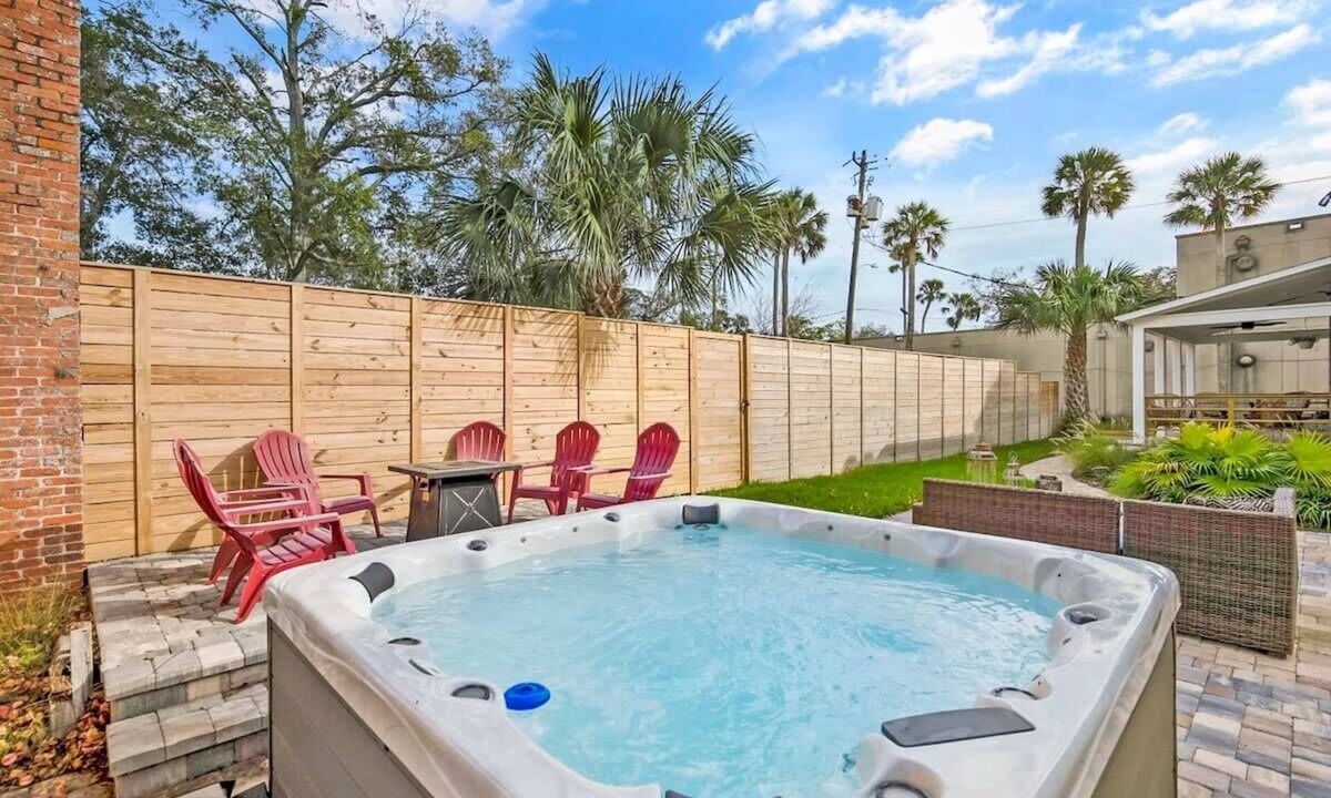 St. Augustine House | Stay in A Castle In St. Augustine, Hot Tub, Fireplace