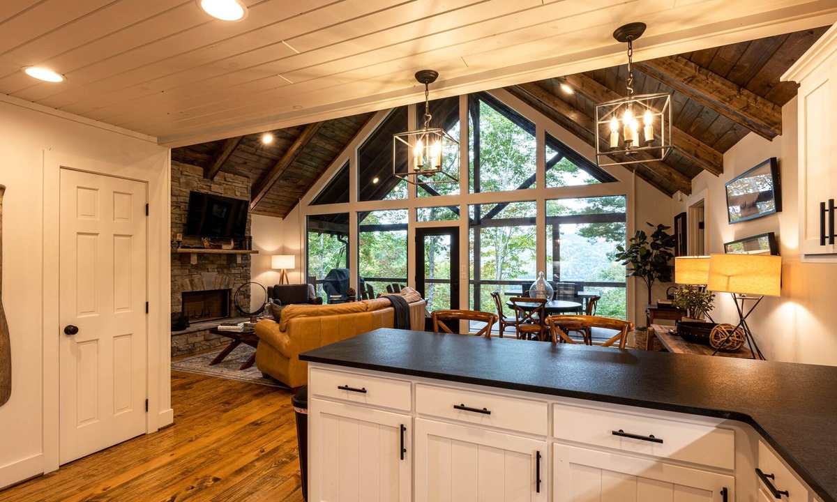 Topton Cabin | stayNantahala - Smoky Mountain Cabins