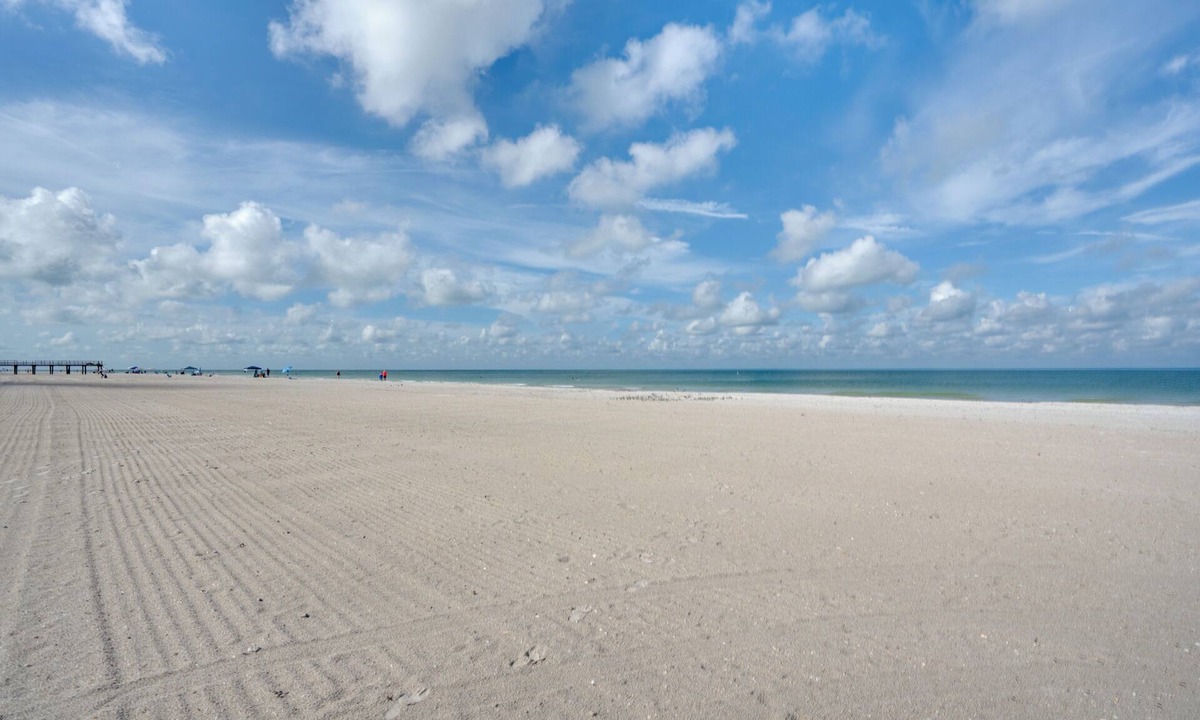 Redington Shores Cottage | Steps to Gulf: Updated Duplex in Redington Shores!
