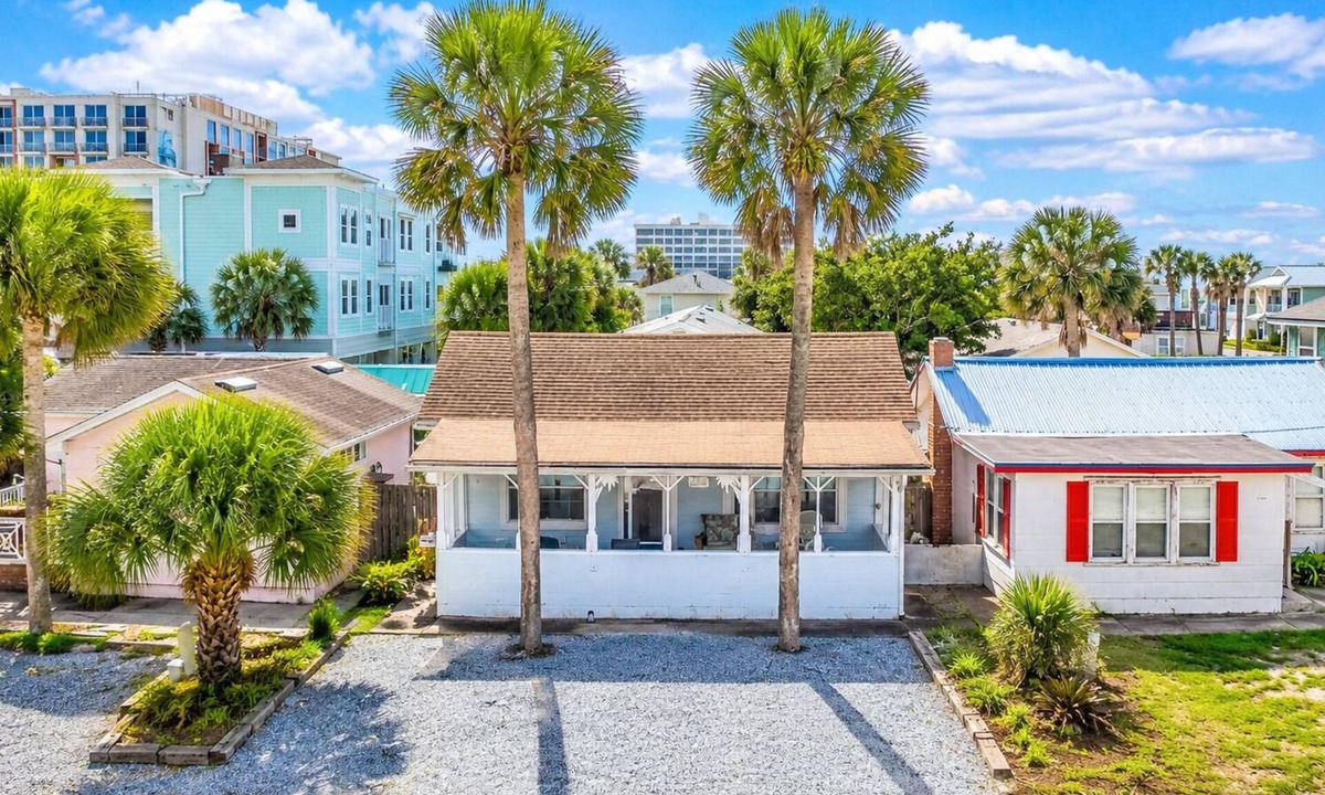 Jacksonville Beach Cottage | Steps to Ocean + Fenced Yard: Twin Palms Cottage
