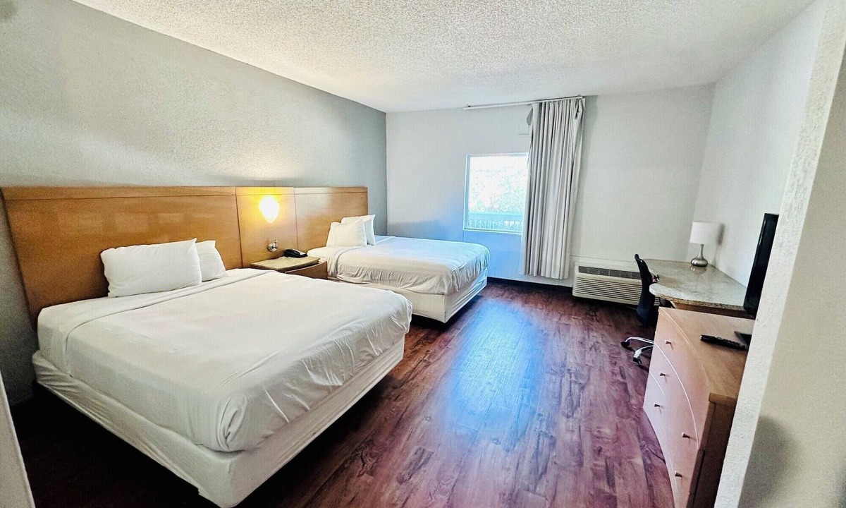 Savannah Hotel | Studio 6 Extended Stay - Savannah, GA - Gateway & I-95