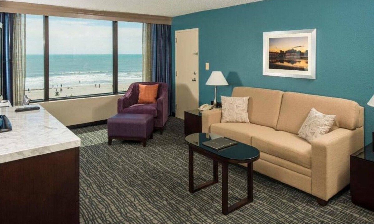 Cocoa Beach Hotel | Stunning King Suite | Outdoor Pool | Live Tiki Music, Fire Pit & Beach Bar