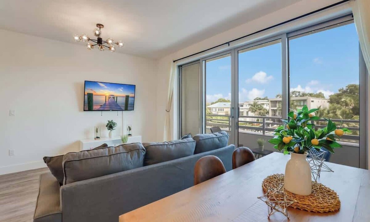 Central Sarasota Villa | Stunning Water View, Kayaks, Resort Pool Sarasota
