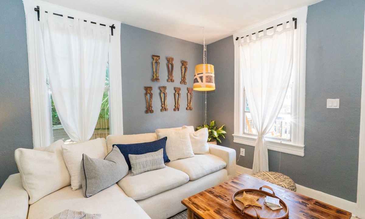 Ybor City House | Stylish Bungalow close to downtown- Historic Landmark District !Summer Deals!