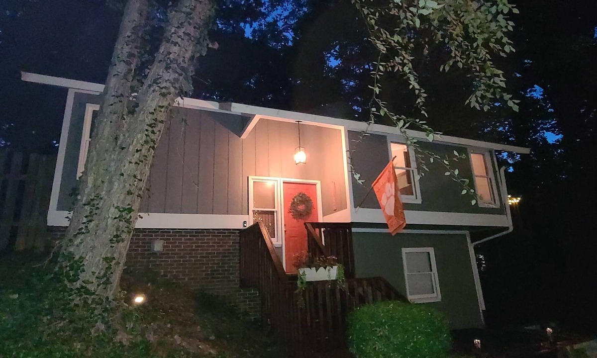 Clemson House | Stylish Clemson House 1 mile from stadium-The Hill @ Stoney Creek, pets ok