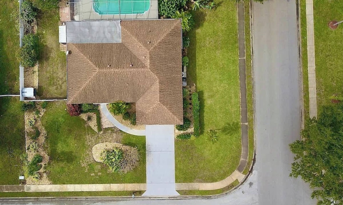 Pine Lakes House | Stylish Home near Beaches - Heated Pool - Oasis