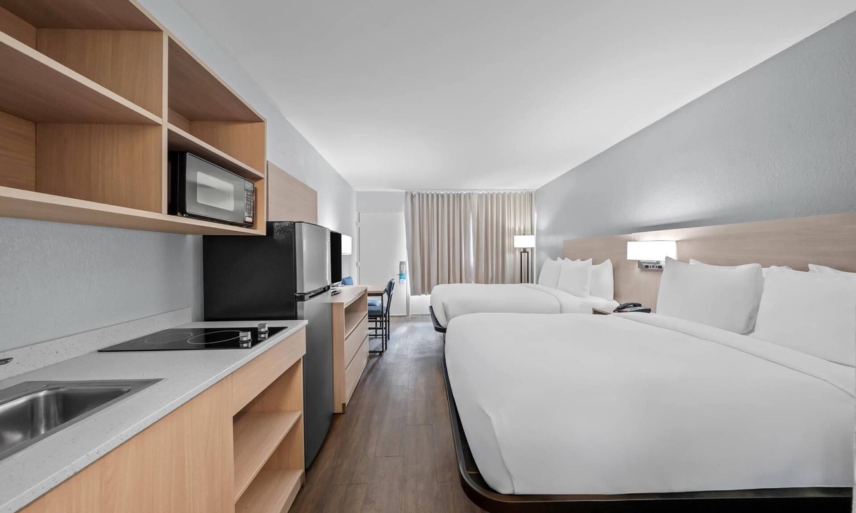 Daytona Beach Hotel | Suburban Studios Daytona Beach - Speedway