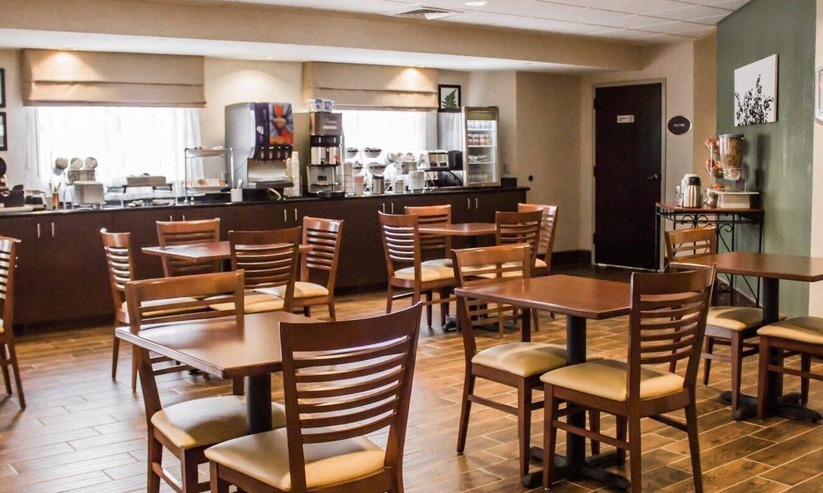 Tire Hill Hotel | Suburban Studios Johnstown - Richland Town Center
