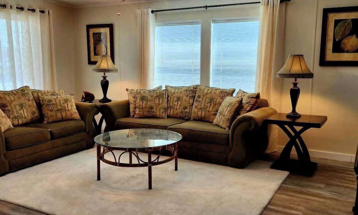 Parrish House | Summer Breeze 55+ Community. Nicely Renovated Home 2bed/2bath Parrish