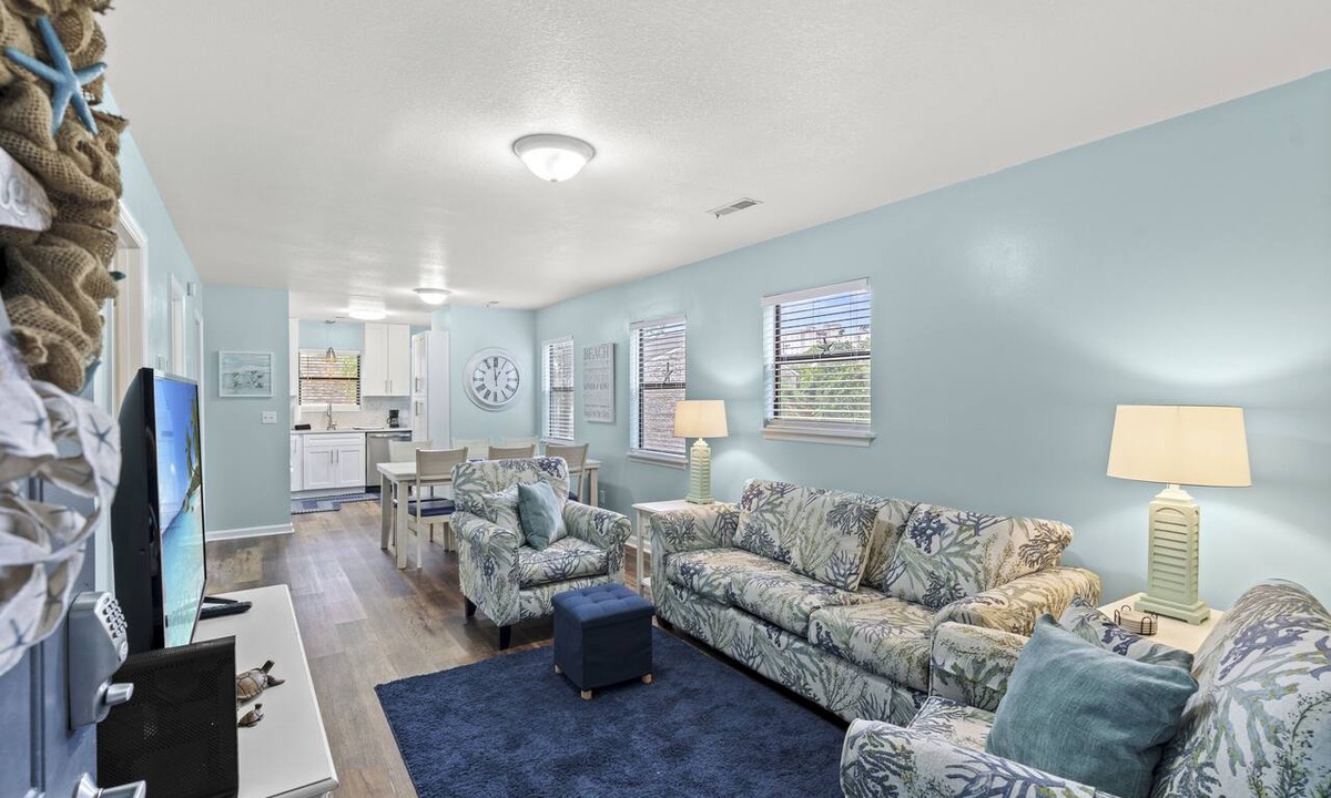 Crescent Beach Condo | Summer Times #4 - 2 Bedroom Located Close To The Beach