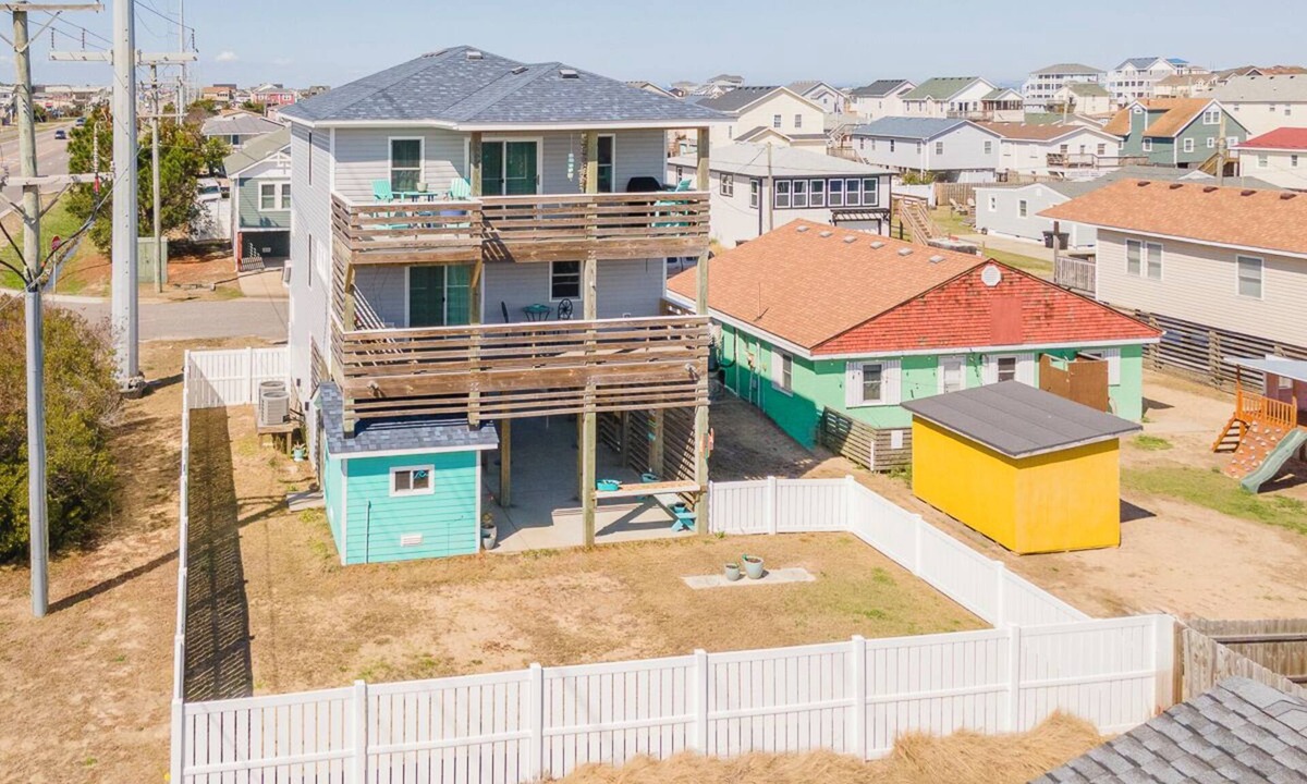 Colington House | Sun Realty pet-friendly centrally-located oceanside home in KDH!