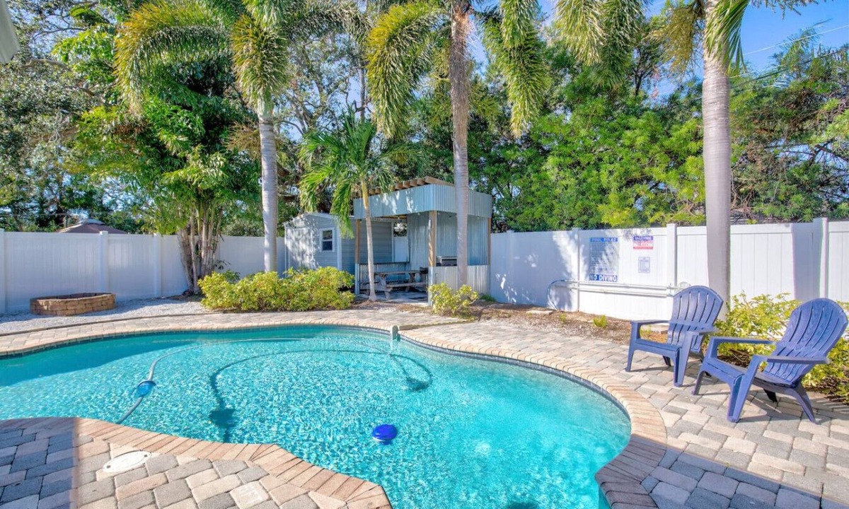 Seminole House | Sunny Escape-Heated Pool