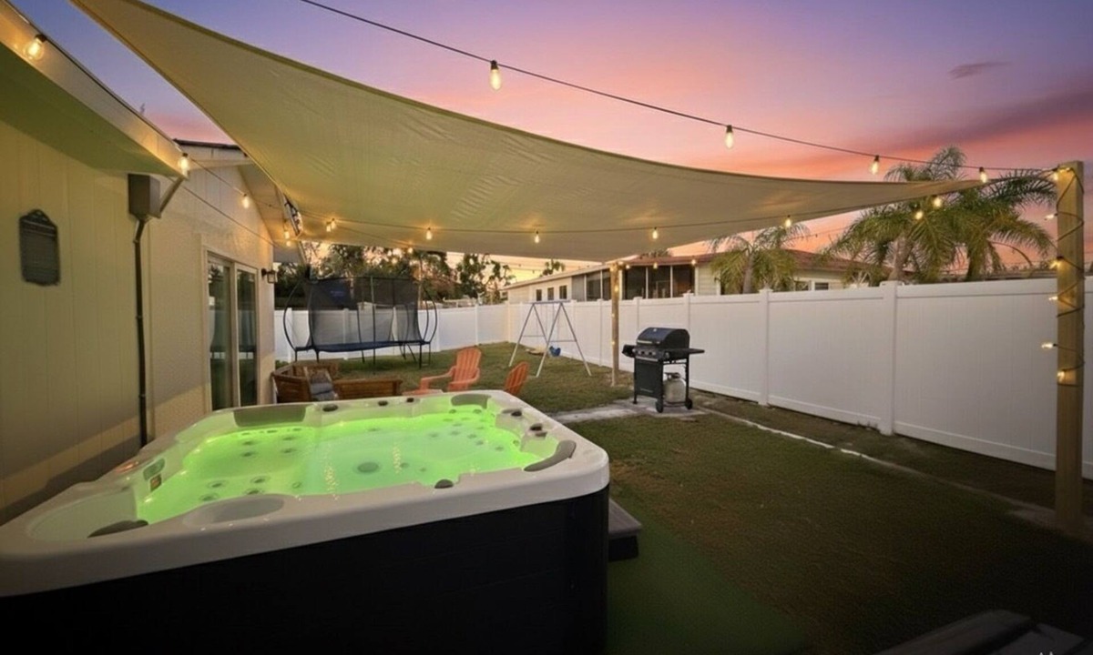 Holiday House | Sunny family Oasis by Tarpon - Hot Tub & Playground