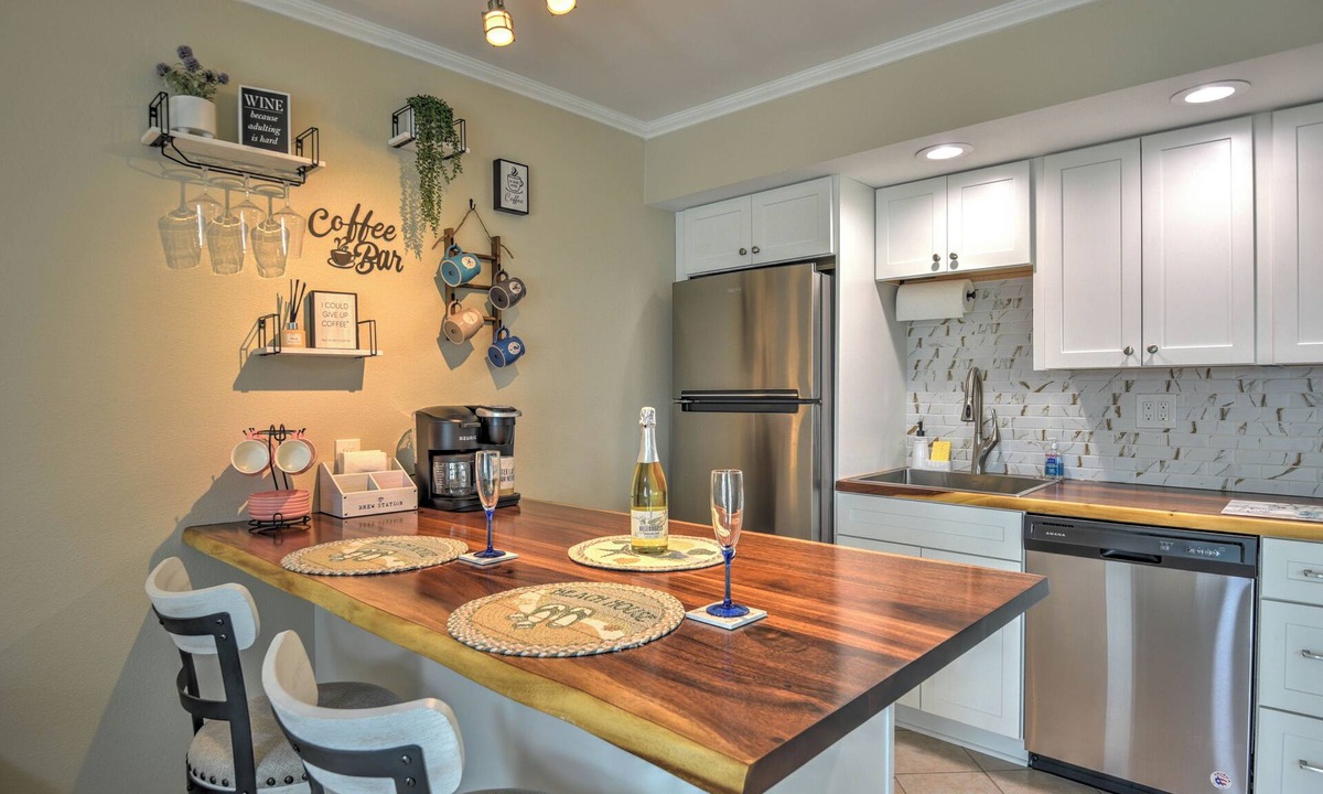 New Smyrna Beach Apartment | Sunrise Catch NSB: Newly remodeled condo OCEAN VIEW, 300 steps from the beach
