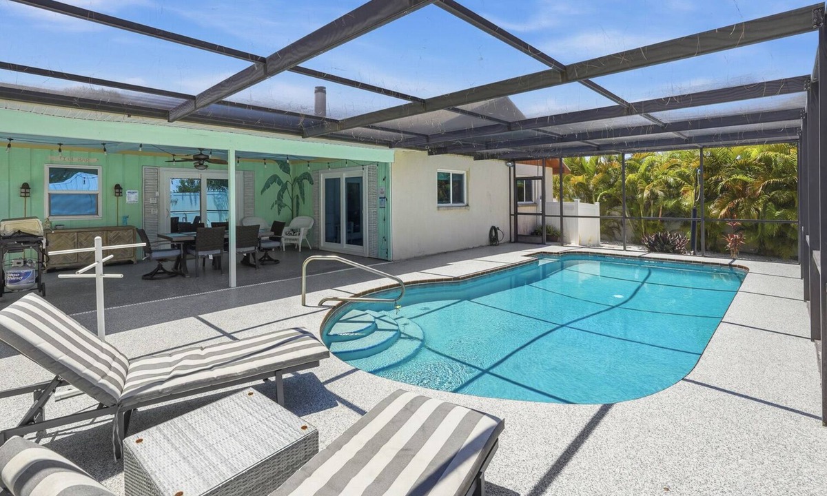 South Venice House | Sunset Beach Retreat - Pool, Private Fenced Yard, Near Beach, Small Dog Friendly